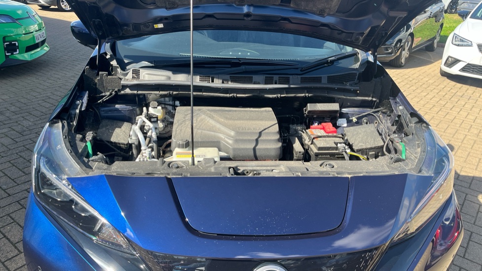 Nissan LEAF 110kW Tekna 39kWh 5dr Auto Electric Hatchback - Image 8