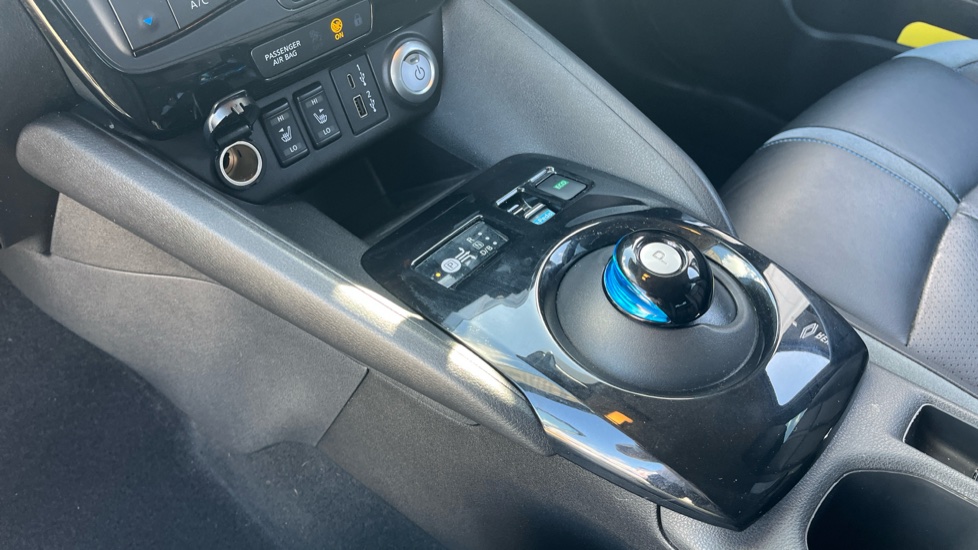 Nissan LEAF 110kW Tekna 39kWh 5dr Auto Electric Hatchback - Image 13