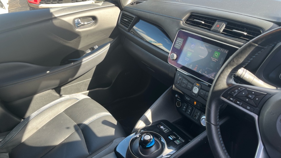 Nissan LEAF 110kW Tekna 39kWh 5dr Auto Electric Hatchback - Image 14