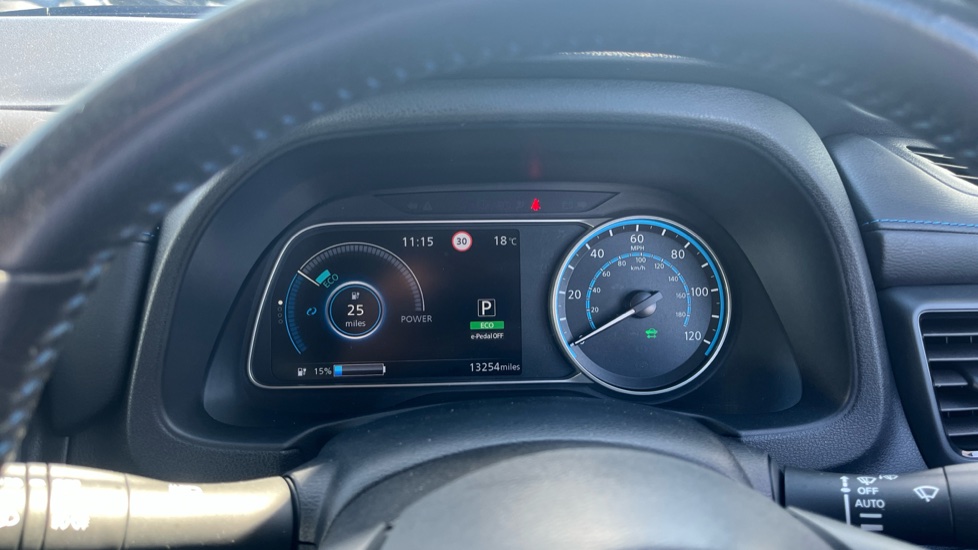 Nissan LEAF 110kW Tekna 39kWh 5dr Auto Electric Hatchback - Image 18