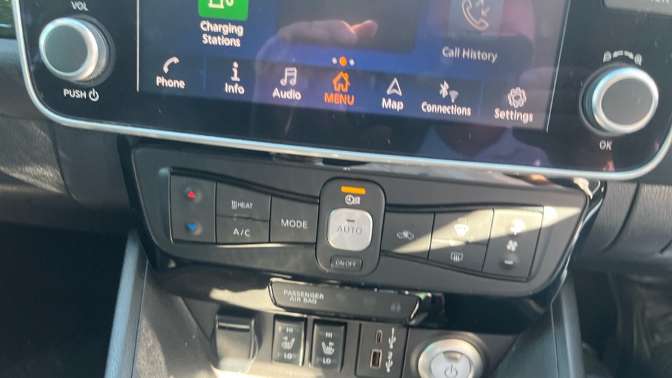 Nissan LEAF 110kW Tekna 39kWh 5dr Auto Electric Hatchback - Image 24