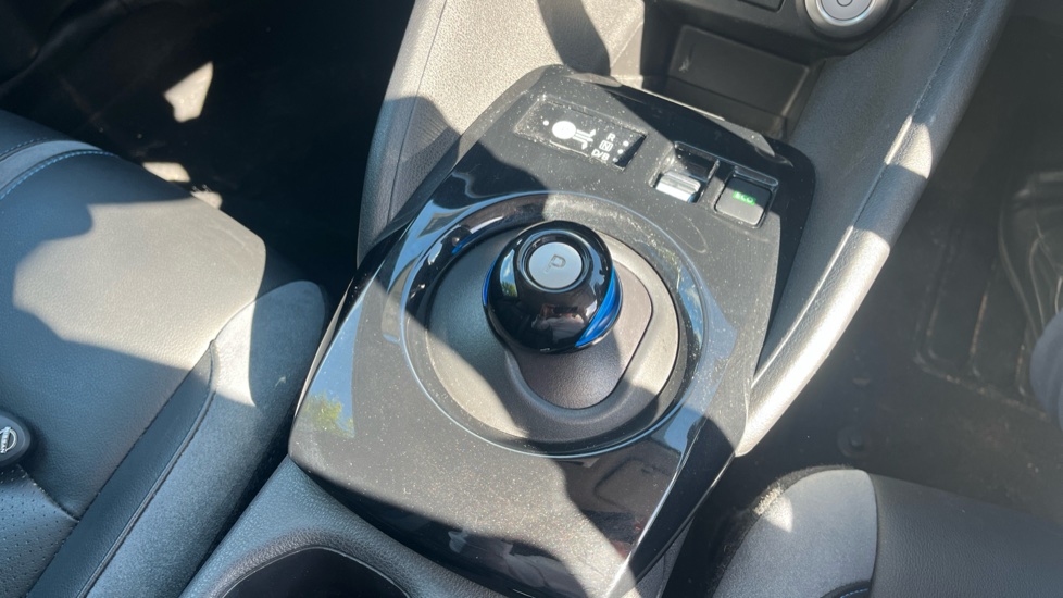 Nissan LEAF 110kW Tekna 39kWh 5dr Auto Electric Hatchback - Image 26