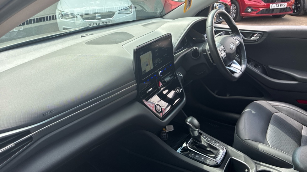 Hyundai IONIQ 1.6 GDi Hybrid Premium SE 5dr DCT Hybrid Hatchback - Image 9