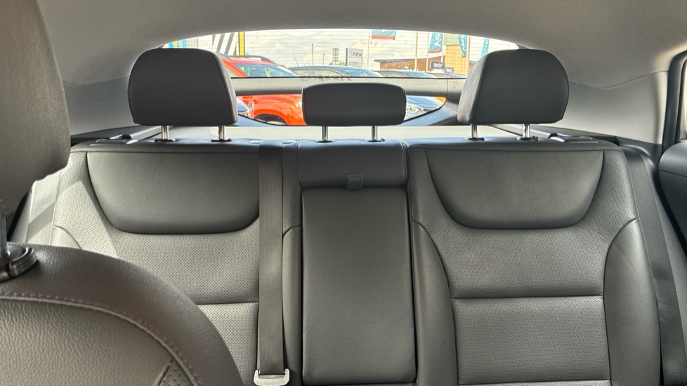 Hyundai IONIQ 1.6 GDi Hybrid Premium SE 5dr DCT Hybrid Hatchback - Image 15