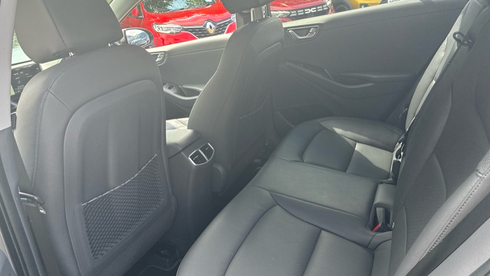 Hyundai IONIQ 1.6 GDi Hybrid Premium SE 5dr DCT Hybrid Hatchback - Image 16