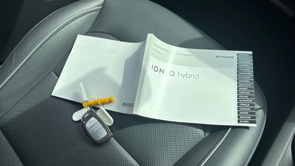Hyundai IONIQ 1.6 GDi Hybrid Premium SE 5dr DCT Hybrid Hatchback - Image 19