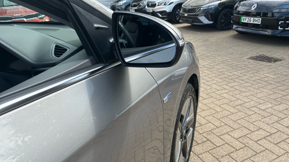 Hyundai IONIQ 1.6 GDi Hybrid Premium SE 5dr DCT Hybrid Hatchback - Image 25