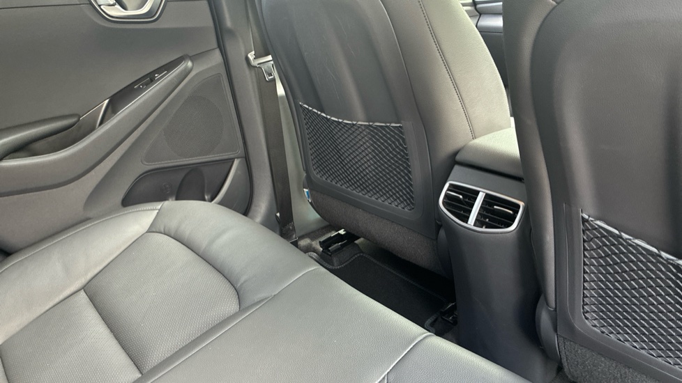 Hyundai IONIQ 1.6 GDi Hybrid Premium SE 5dr DCT Hybrid Hatchback - Image 26