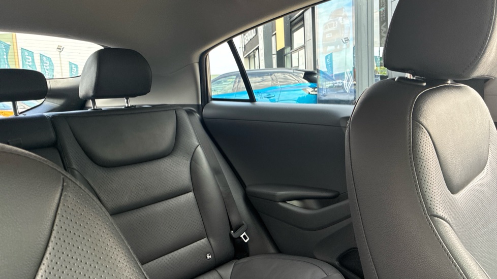 Hyundai IONIQ 1.6 GDi Hybrid Premium SE 5dr DCT Hybrid Hatchback - Image 29
