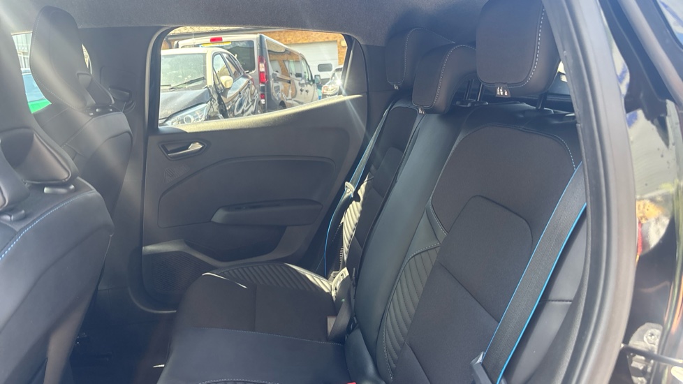 Renault Clio 1.6 E-TECH full hybrid 145 Esprit Alpine 5dr Auto Hybrid Hatchback - Image 16