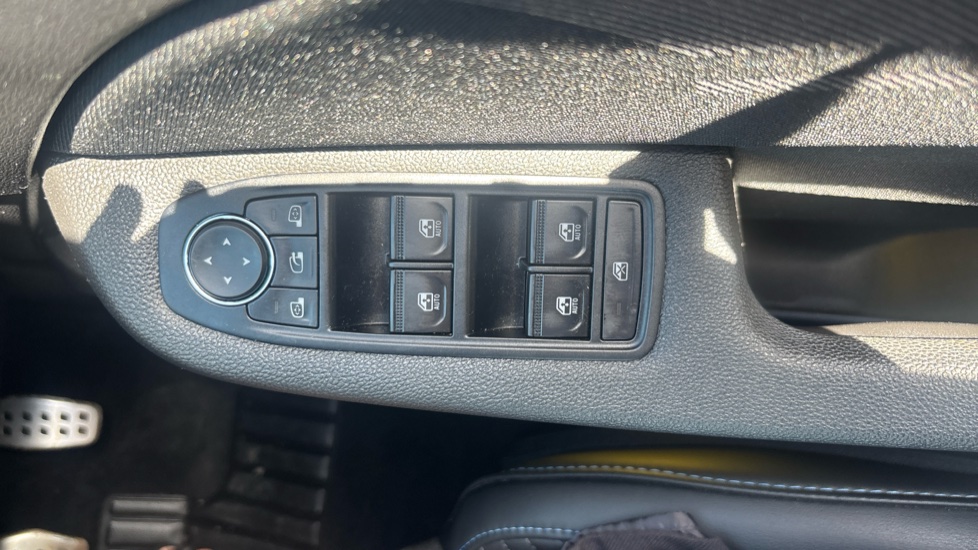 Renault Clio 1.6 E-TECH full hybrid 145 Esprit Alpine 5dr Auto Hybrid Hatchback - Image 37