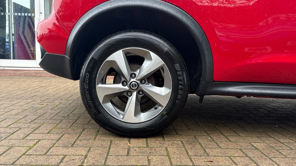 Nissan Juke 1.6 [112] Acenta 5dr Petrol Hatchback - Image 7