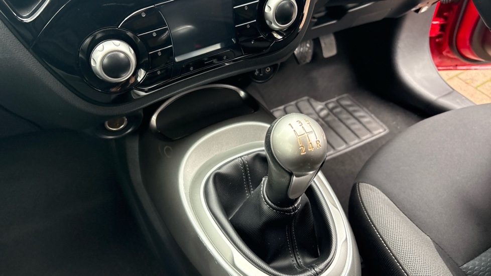 Nissan Juke 1.6 [112] Acenta 5dr Petrol Hatchback - Image 13