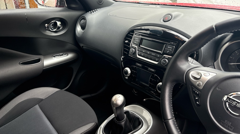 Nissan Juke 1.6 [112] Acenta 5dr Petrol Hatchback - Image 14