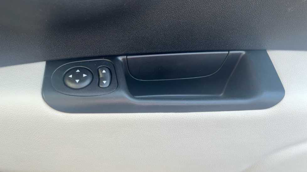 Fiat 500 1.0 Mild Hybrid Dolcevita [Part Leather] 3dr Petrol Hatchback - Image 25