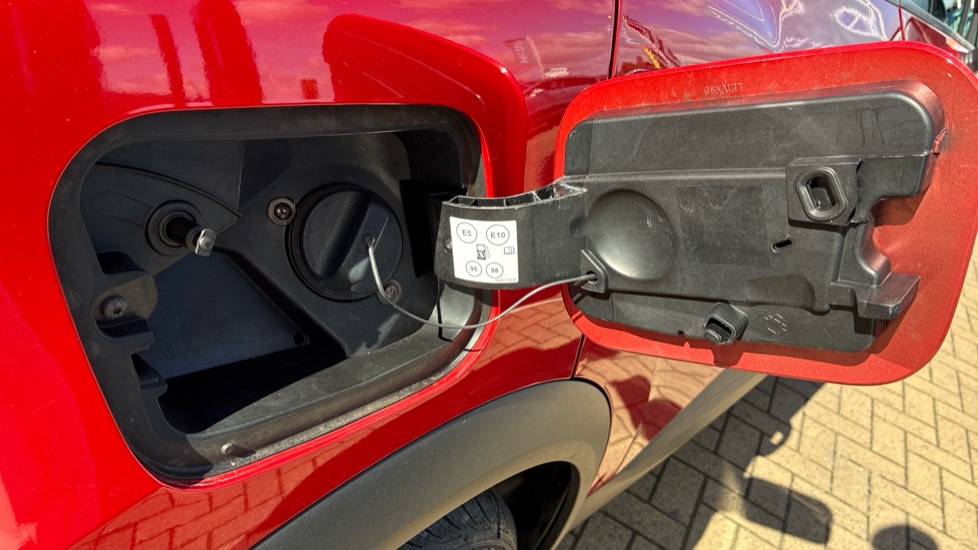 Renault Captur 1.6 E-Tech full hybrid 145 Evolution 5dr Auto Hybrid Hatchback - Image 43