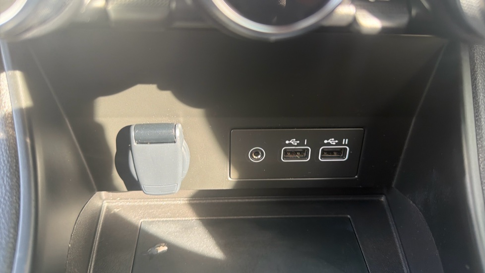 Renault Captur 1.0 TCE 90 Techno 5dr Petrol Hatchback - Image 22
