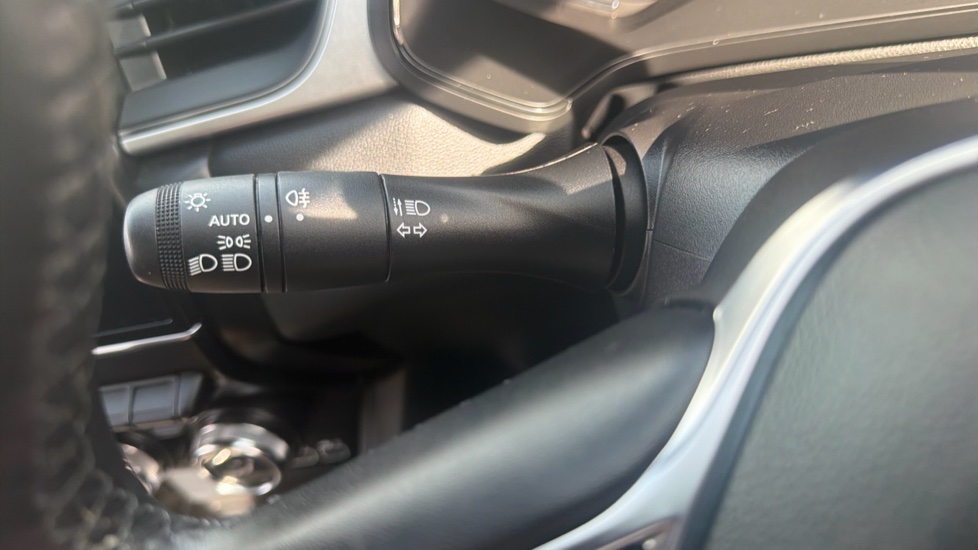 Renault Captur 1.0 TCE 90 Techno 5dr Petrol Hatchback - Image 29