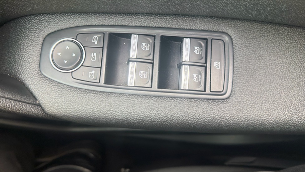 Renault Captur 1.0 TCE 90 Techno 5dr Petrol Hatchback - Image 31