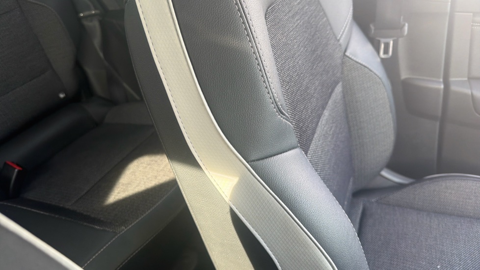 Renault Captur 1.0 TCE 90 Techno 5dr Petrol Hatchback - Image 37