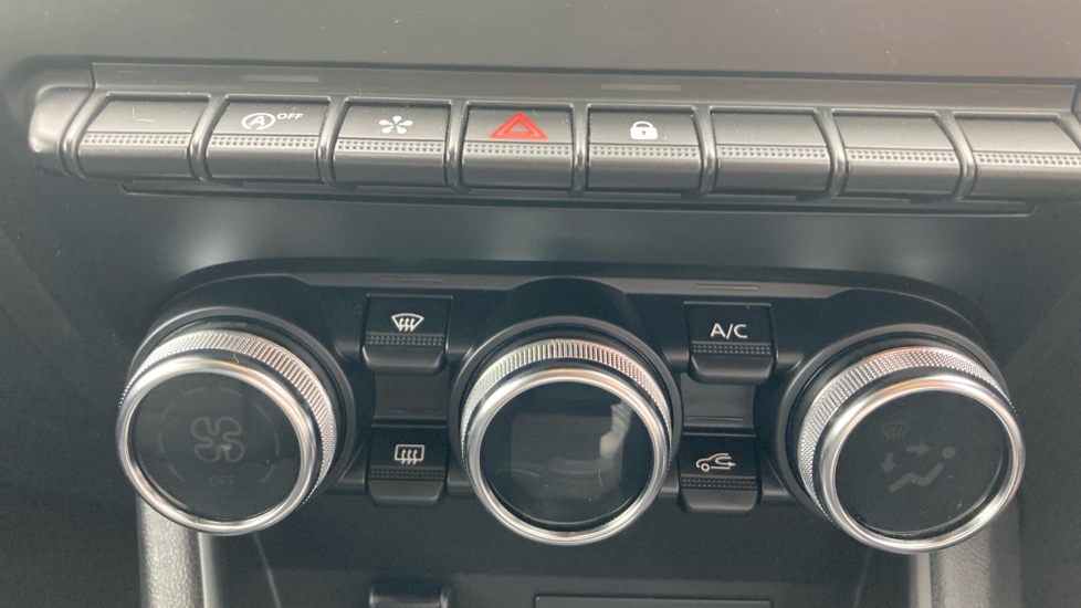 Renault Captur 1.0 TCE 90 Techno 5dr Petrol Hatchback - Image 39