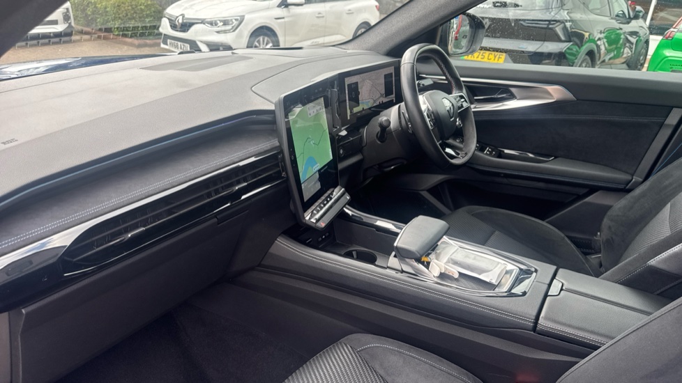 Renault Austral E-Tech FHEV Techno Esprit Alpine 5dr Auto Hybrid Estate - Image 9