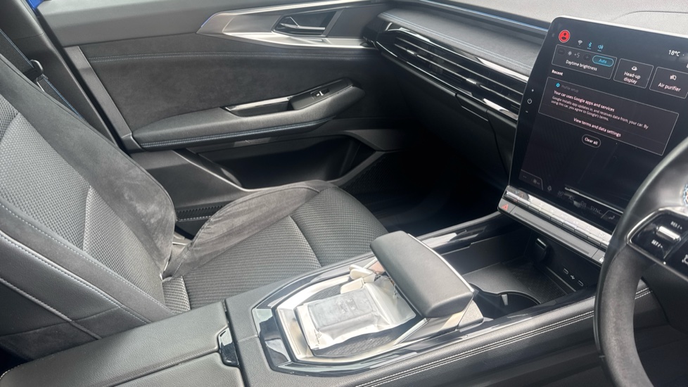 Renault Austral E-Tech FHEV Techno Esprit Alpine 5dr Auto Hybrid Estate - Image 14