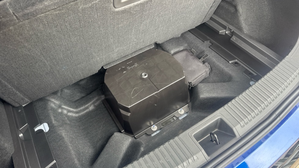 Renault Austral E-Tech FHEV Techno Esprit Alpine 5dr Auto Hybrid Estate - Image 23