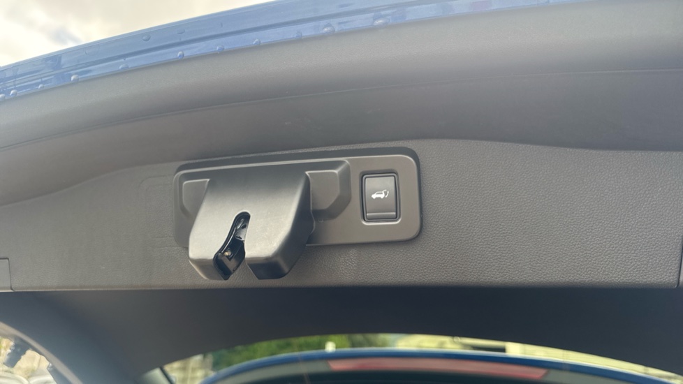 Renault Austral E-Tech FHEV Techno Esprit Alpine 5dr Auto Hybrid Estate - Image 24