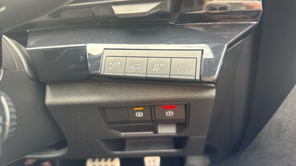 Renault Austral E-Tech FHEV Techno Esprit Alpine 5dr Auto Hybrid Estate - Image 31