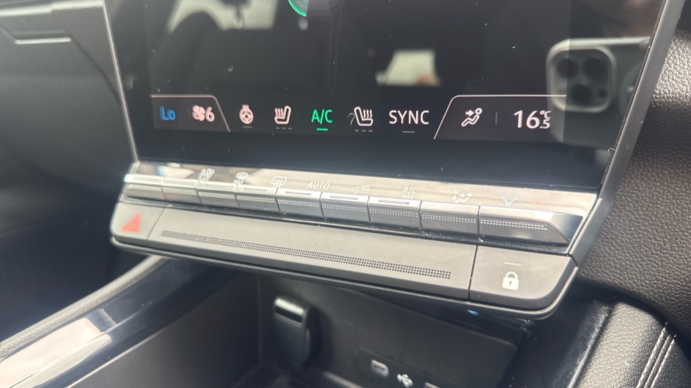 Renault Austral E-Tech FHEV Techno Esprit Alpine 5dr Auto Hybrid Estate - Image 33
