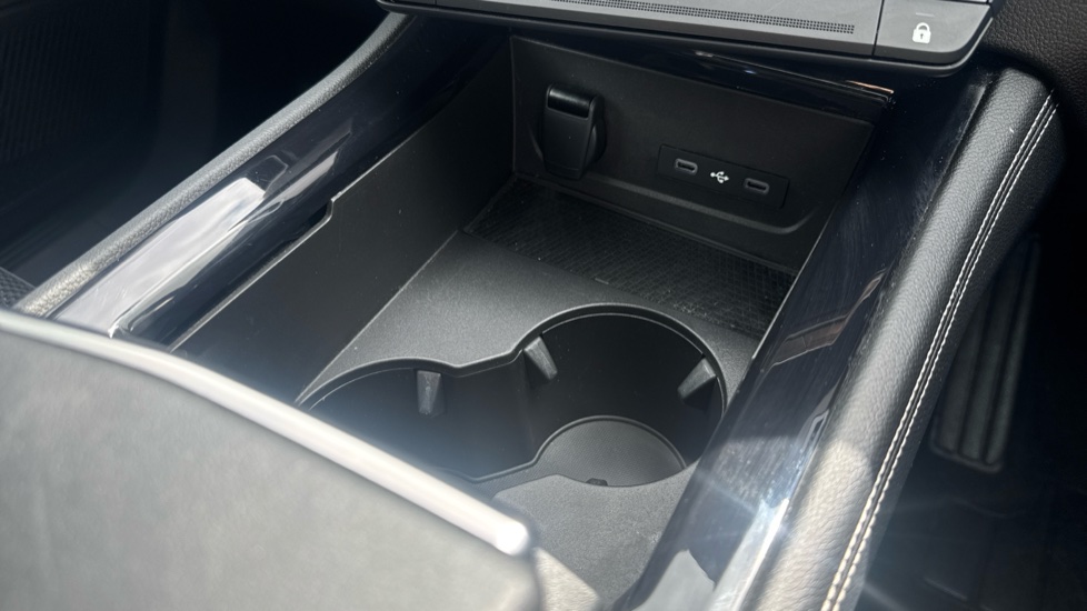 Renault Austral E-Tech FHEV Techno Esprit Alpine 5dr Auto Hybrid Estate - Image 34