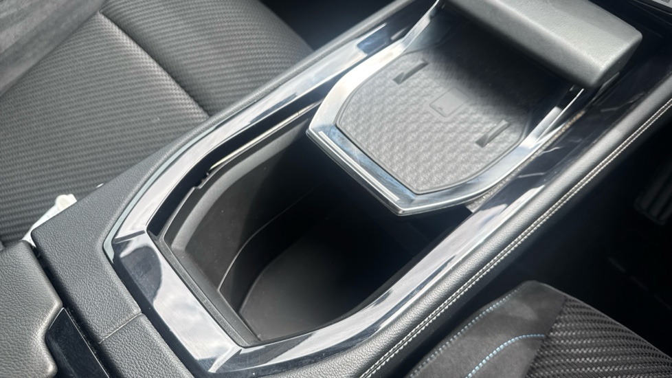 Renault Austral E-Tech FHEV Techno Esprit Alpine 5dr Auto Hybrid Estate - Image 35