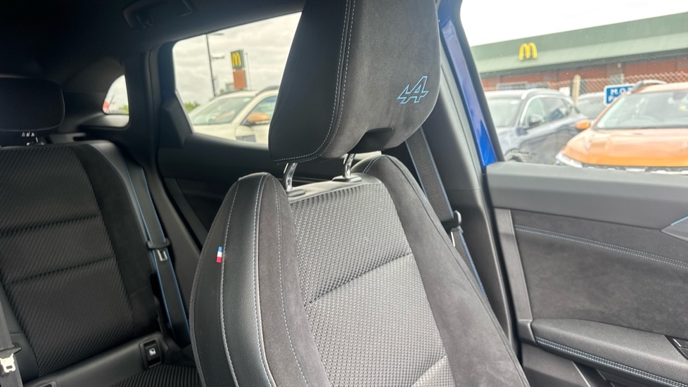 Renault Austral E-Tech FHEV Techno Esprit Alpine 5dr Auto Hybrid Estate - Image 38