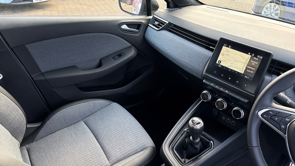 Renault Clio 1.0 TCe 90 Techno 5dr Petrol Hatchback - Image 14