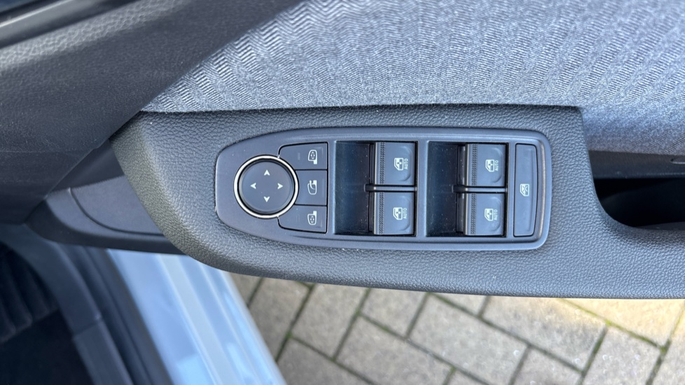 Renault Clio 1.0 TCe 90 Techno 5dr Petrol Hatchback - Image 27