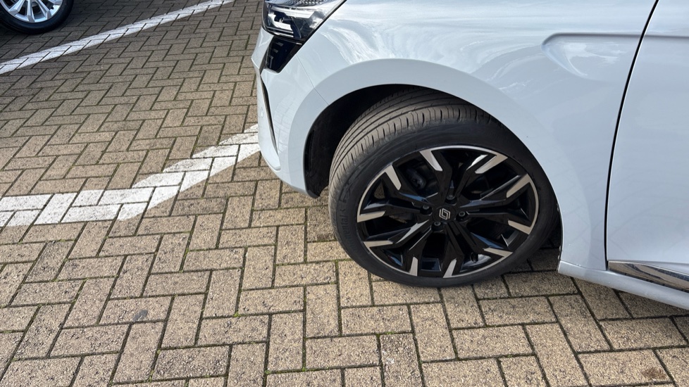 Renault Clio 1.0 TCe 90 Techno 5dr Petrol Hatchback - Image 36