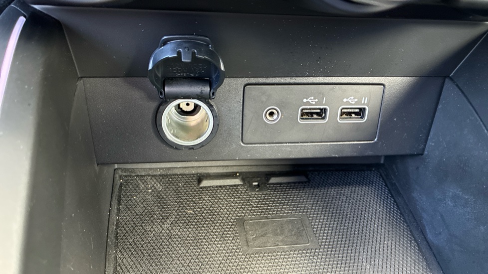 Renault Clio 1.0 TCe 90 Techno 5dr Petrol Hatchback - Image 30