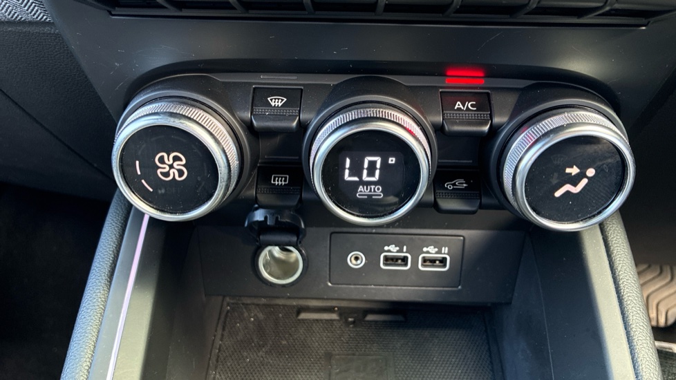 Renault Clio 1.0 TCe 90 Techno 5dr Petrol Hatchback - Image 39
