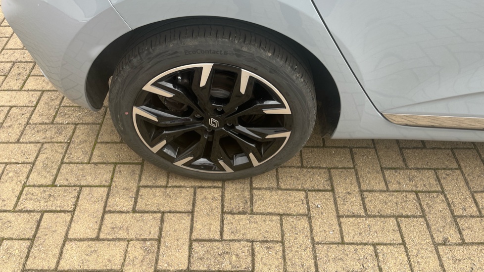 Renault Clio 1.0 TCe 90 Techno 5dr Petrol Hatchback - Image 32