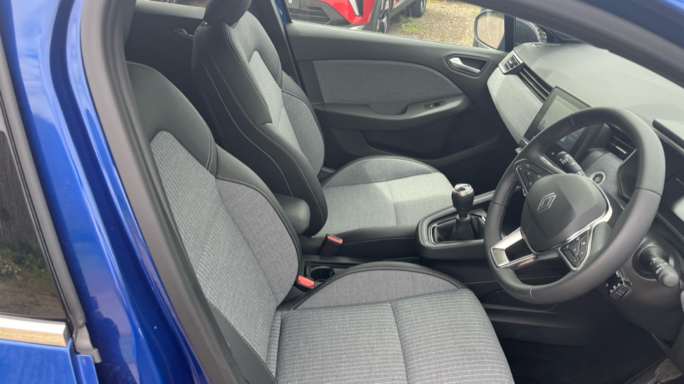 Renault Clio 1.0 TCe 90 Techno 5dr Petrol Hatchback - Image 30