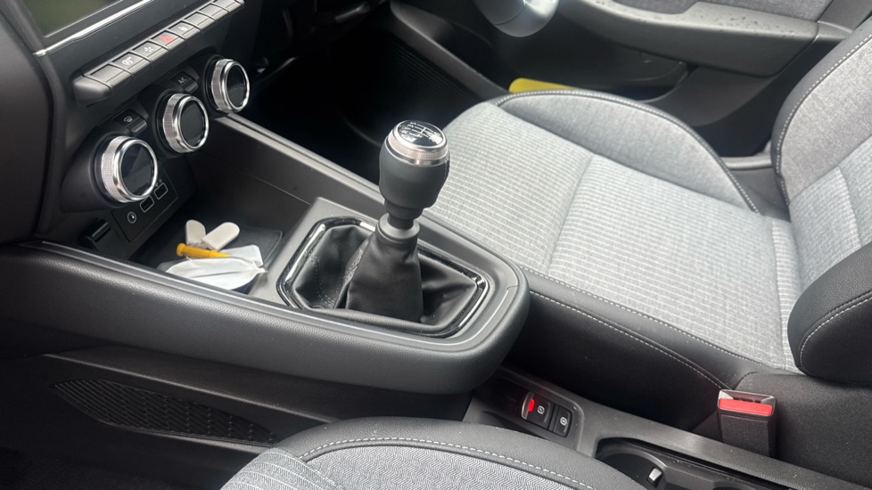Renault Clio 1.0 TCe 90 Techno 5dr Petrol Hatchback - Image 13