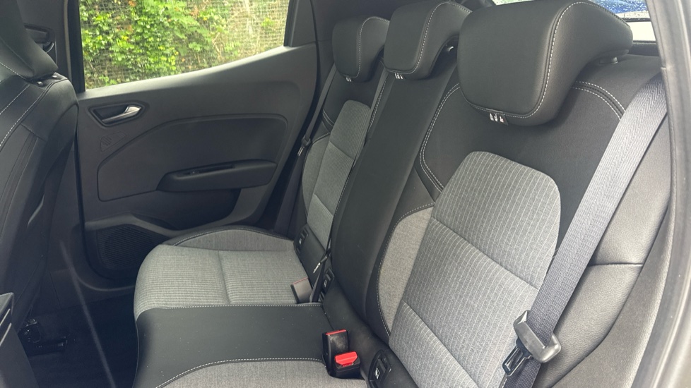 Renault Clio 1.0 TCe 90 Techno 5dr Petrol Hatchback - Image 16