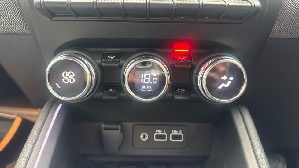 Renault Clio 1.0 TCe 90 Techno 5dr Petrol Hatchback - Image 31