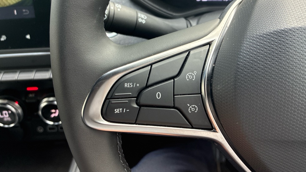 Renault Clio 1.0 TCe 90 Techno 5dr Petrol Hatchback - Image 31