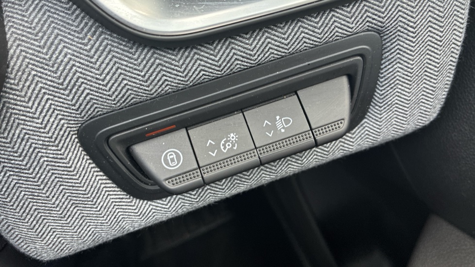 Renault Clio 1.0 TCe 90 Techno 5dr Petrol Hatchback - Image 33