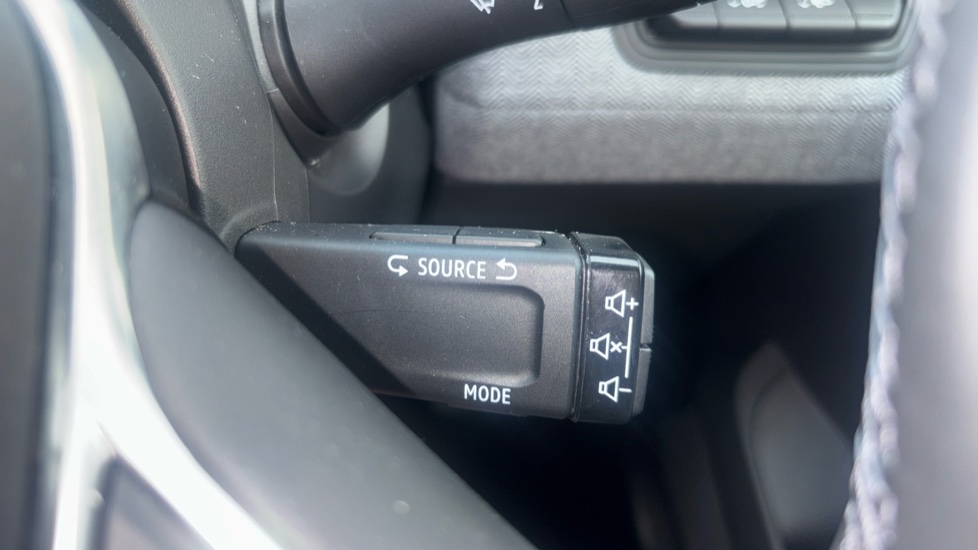 Renault Clio 1.0 TCe 90 Techno 5dr Petrol Hatchback - Image 32