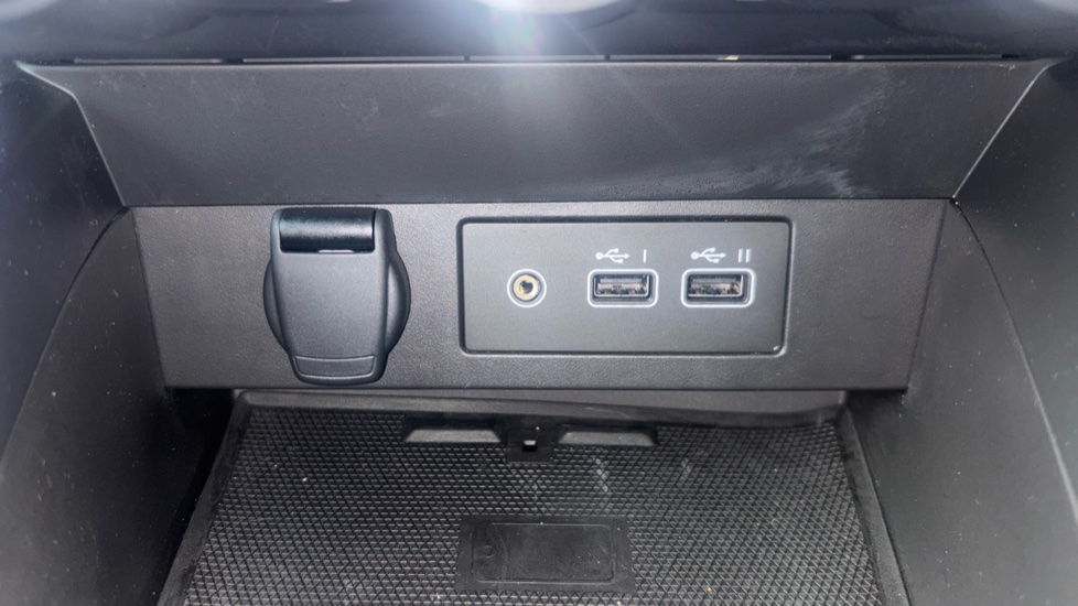 Renault Clio 1.0 TCe 90 Techno 5dr Petrol Hatchback - Image 37