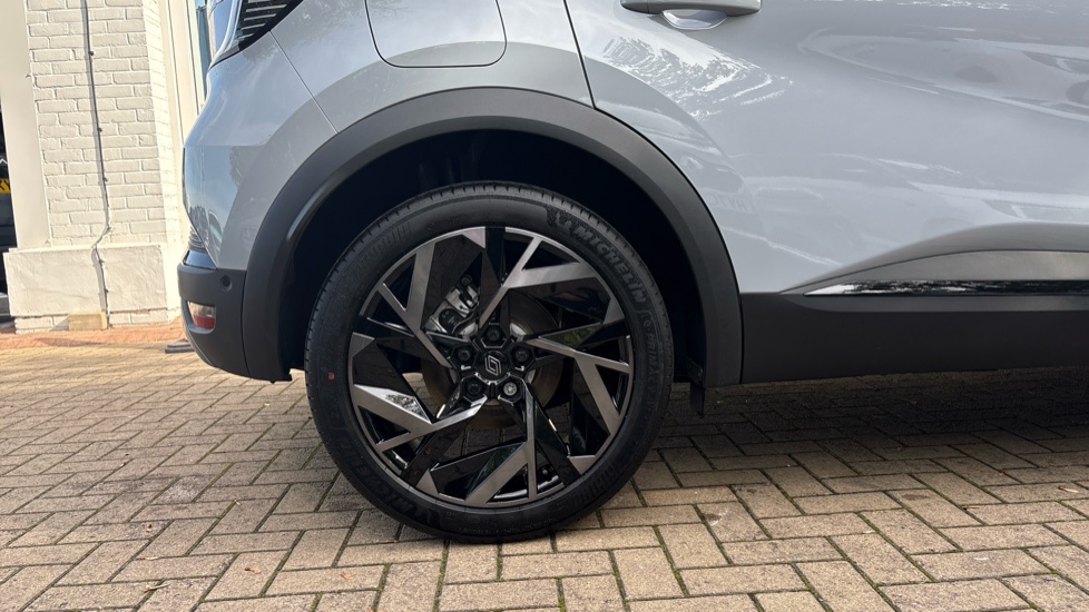 Renault Captur 1.2 TCE 115 Esprit Alpine 5dr Petrol Hatchback - Image 7