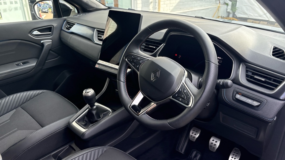 Renault Captur 1.2 TCE 115 Esprit Alpine 5dr Petrol Hatchback - Image 11